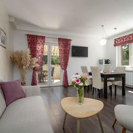 Apartment With A - C In Porec-istrien 58164 Porec