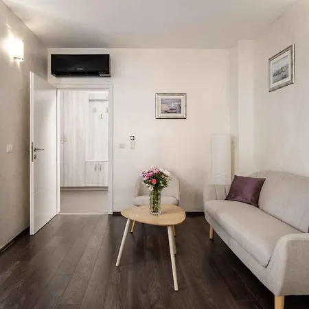 With A - C In Porec-istrien 58164 Apartment
