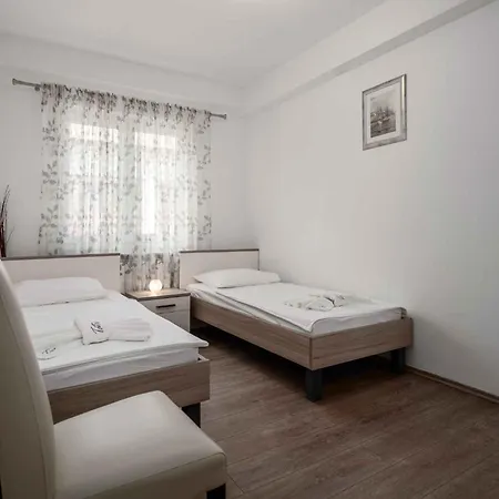Apartment With A - C In Porec-istrien 58164